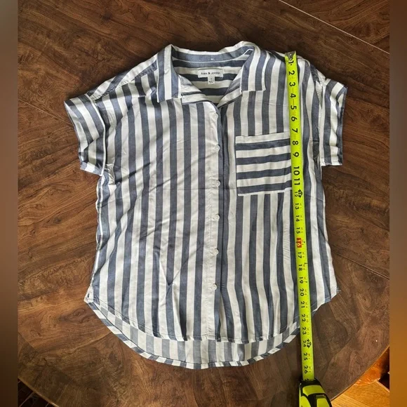 Alex & Jordan Blue & White Striped Button-Up Short Sleeve Shirt Women’s S NWOT - Picture 6 of 11